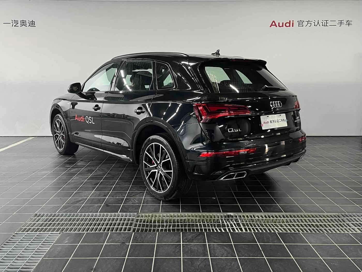 Audi Q5L 2024 — Фото 12/16