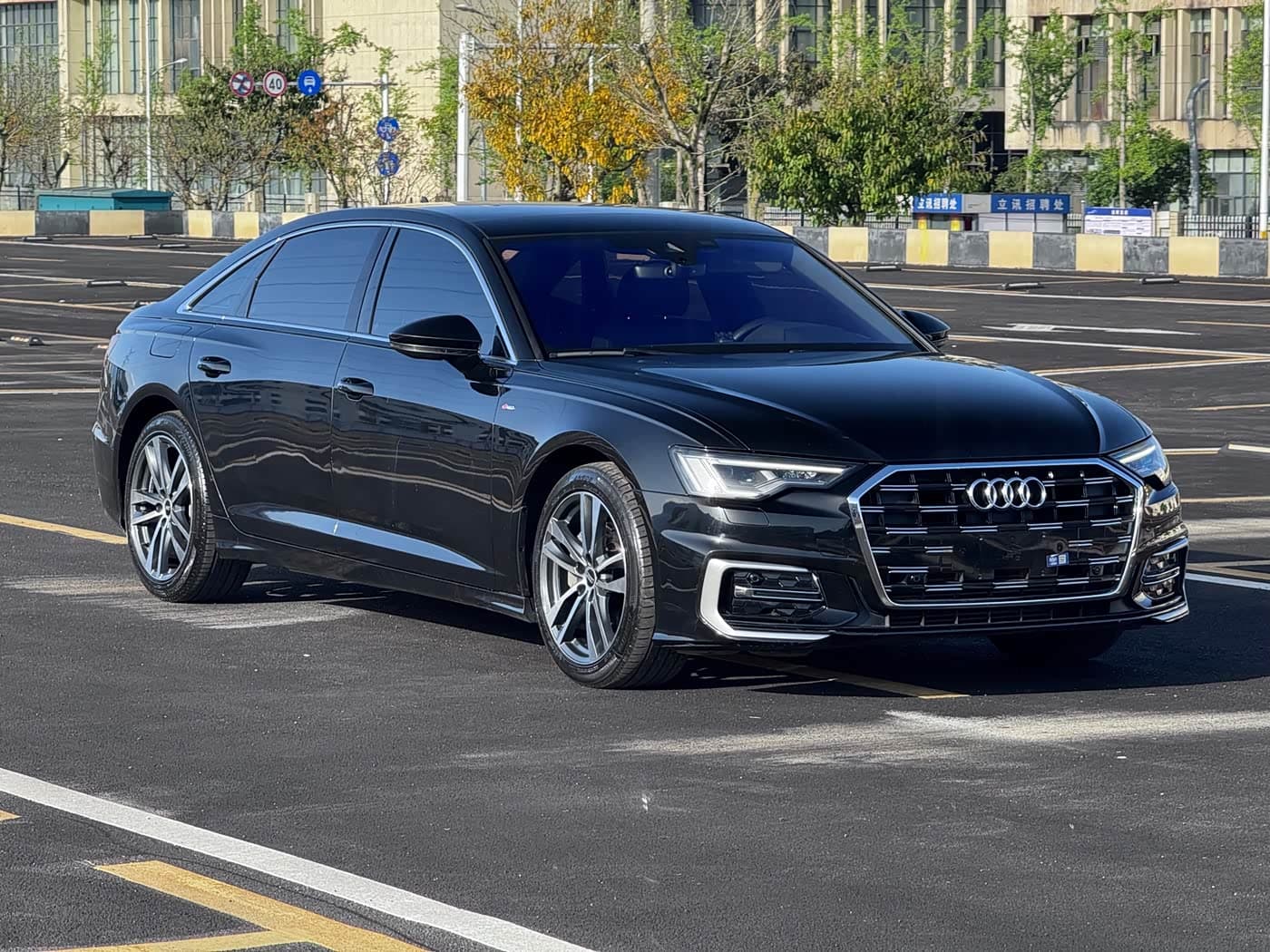 Audi A6L 2023 — Фото 3/18