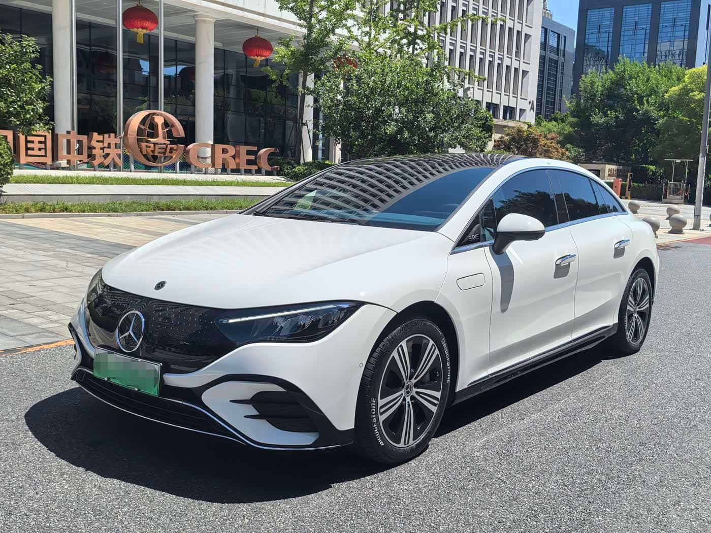 Mercedes-Benz EQE 2025 — Фото 1/20