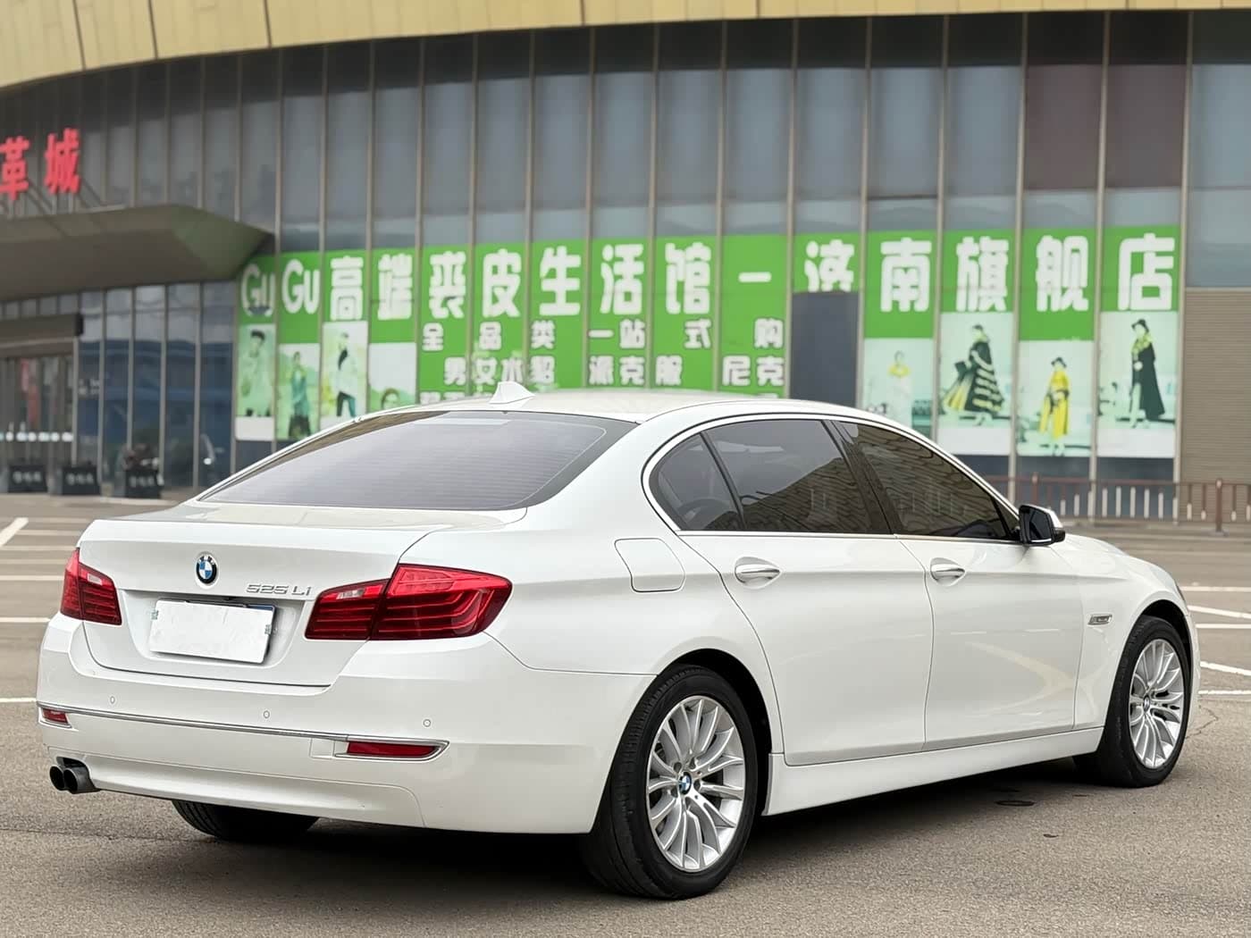 BMW 5 Series 2016 — Фото 8/10