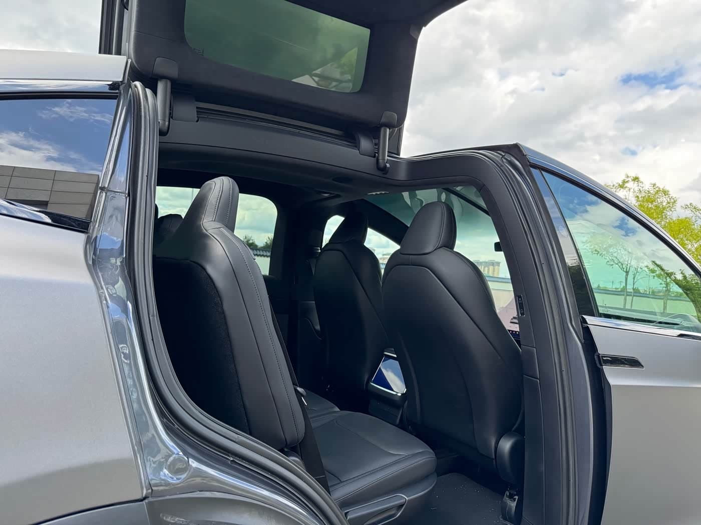 Tesla Model X 2023 — Фото 19/20