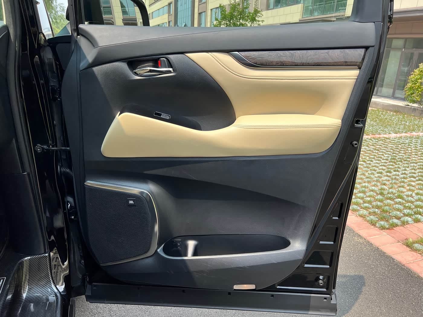 Toyota Vellfire 2022 — Фото 11/18