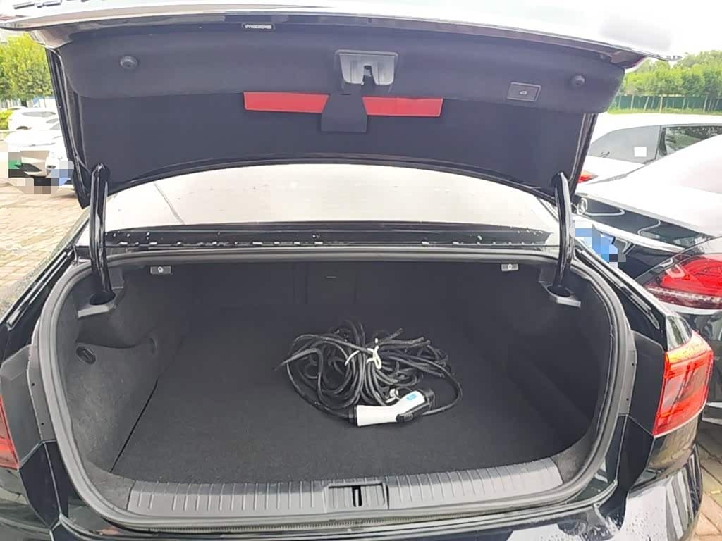 Volkswagen Magotan GTE Plug-in Hybrid 2023 — Фото 19/20