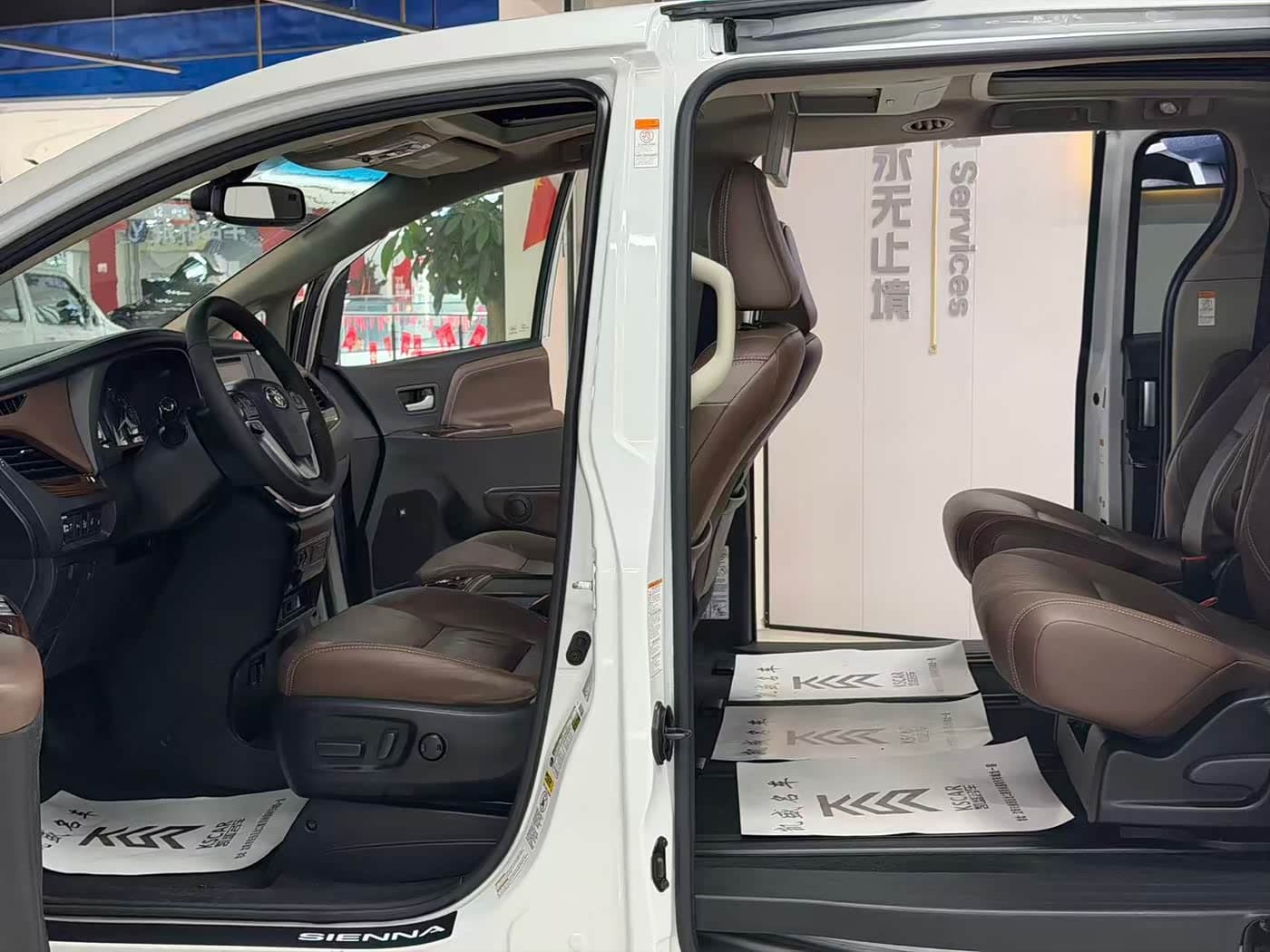 Toyota Sienna 2017 — Фото 9/14