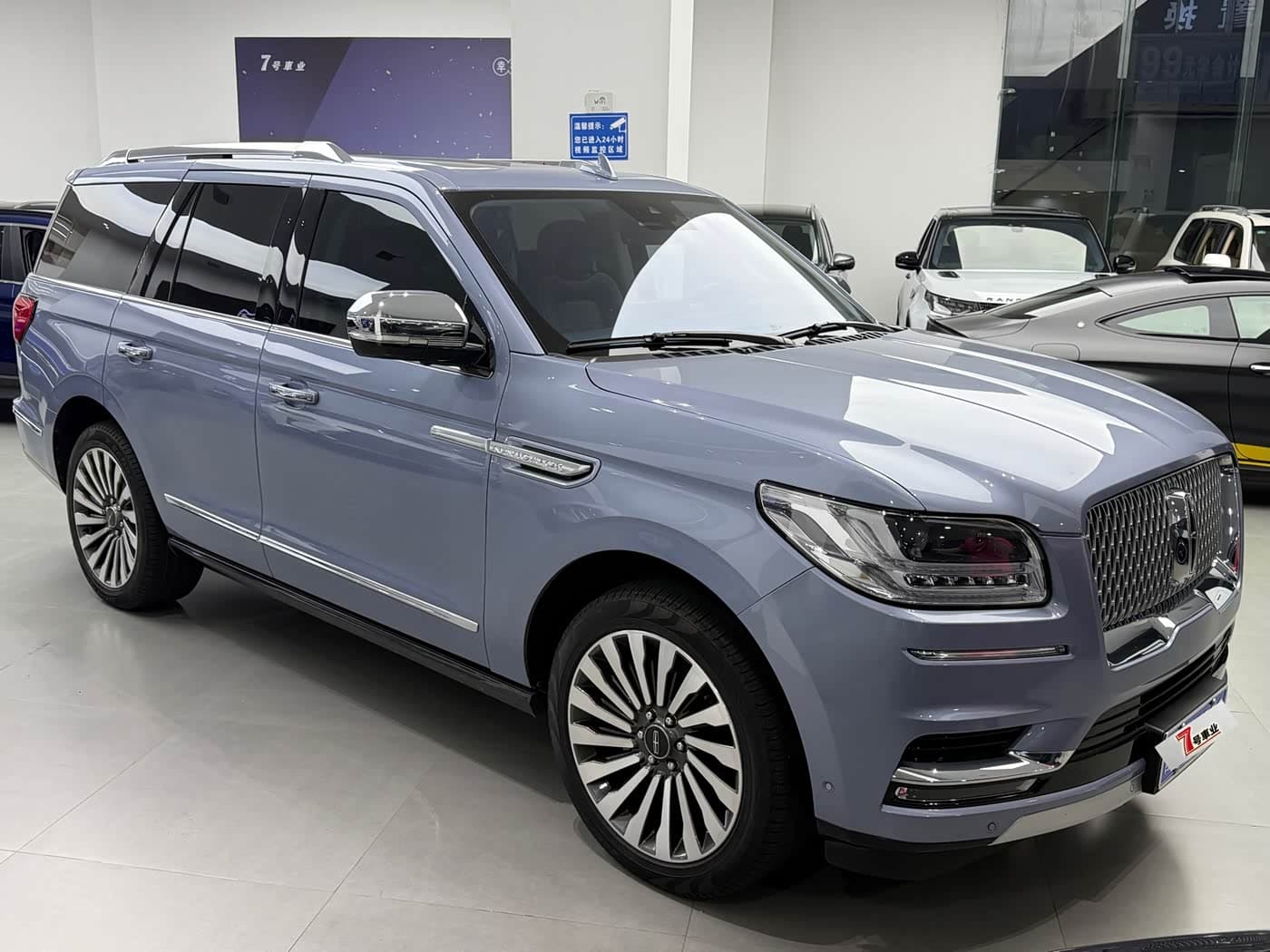 Lincoln Navigator 2019 — Фото 2/16