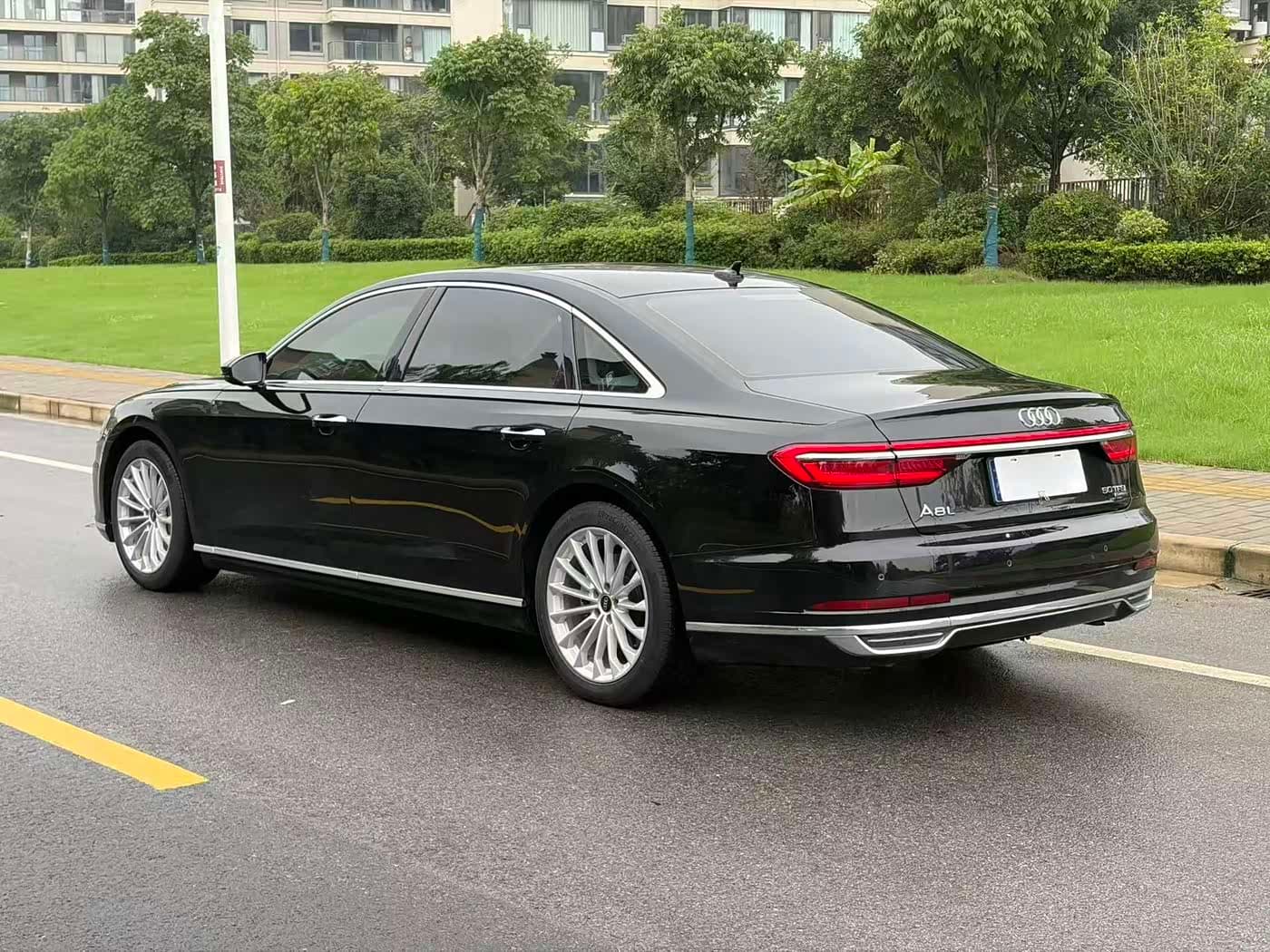 Audi A8 2021 — Фото 6/17