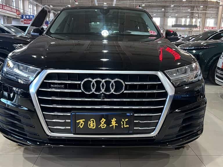 Audi Q7 2019 — Фото 2/20