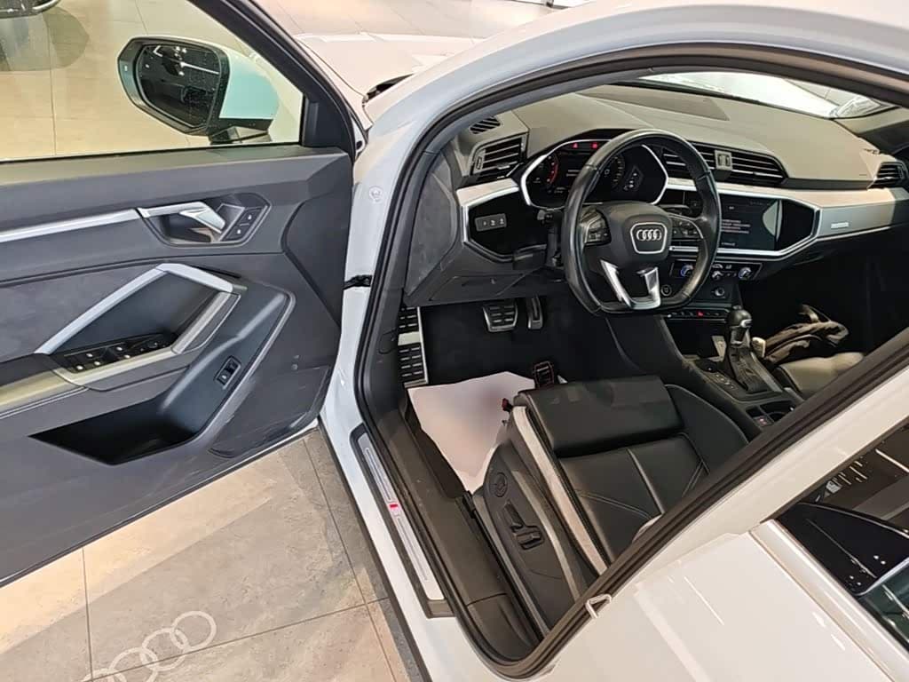 Audi Q3 2024 — Фото 16/20