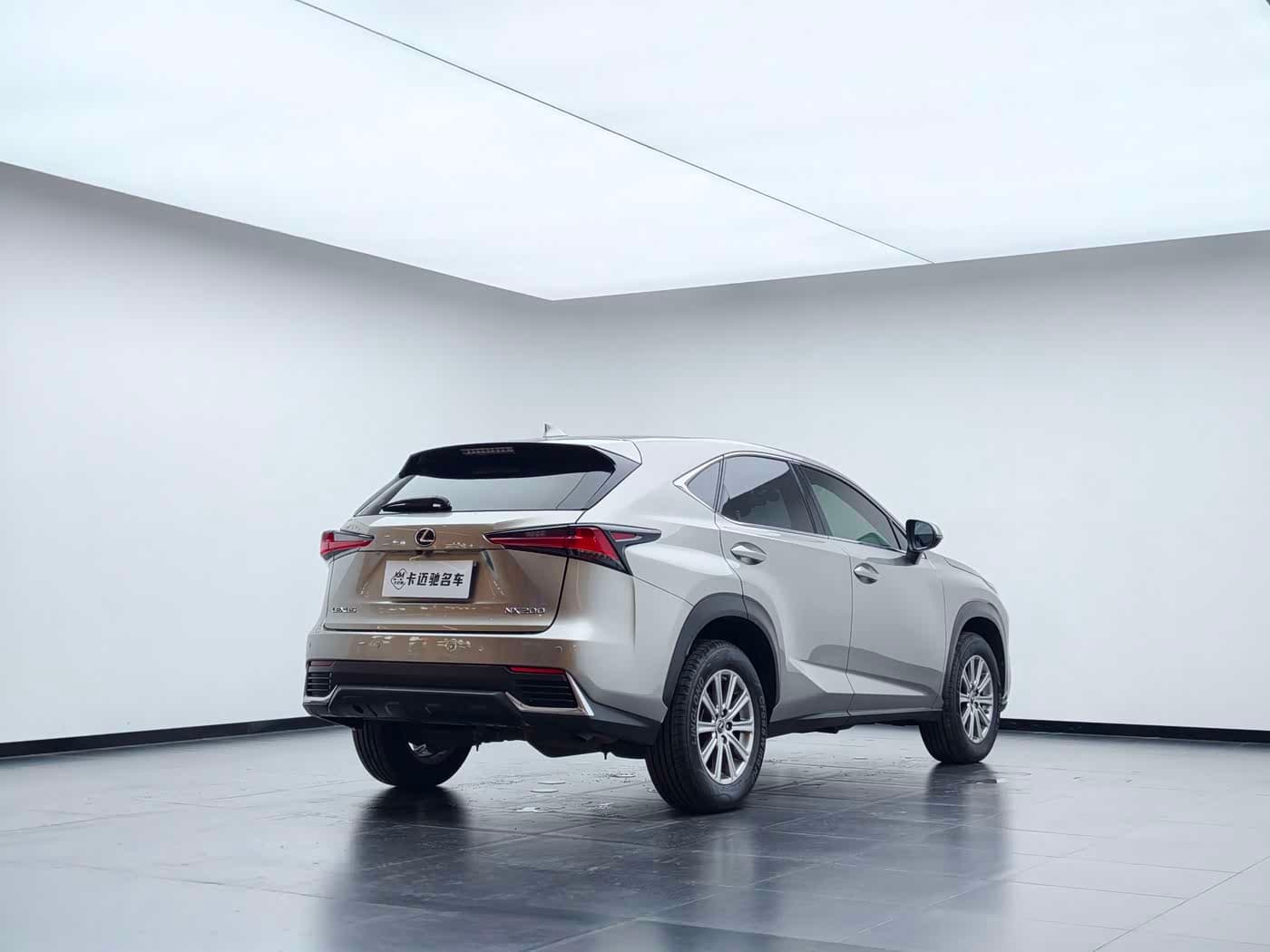 Lexus NX 2019 — Фото 4/20
