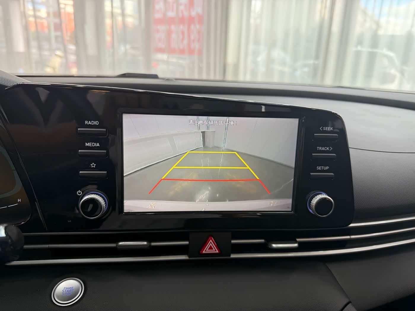 Hyundai Elantra 2023 — Фото 9/17