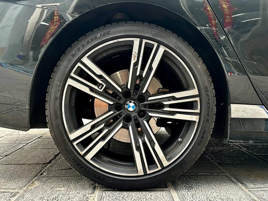 BMW 7 Series 2023 — Фото 18/20