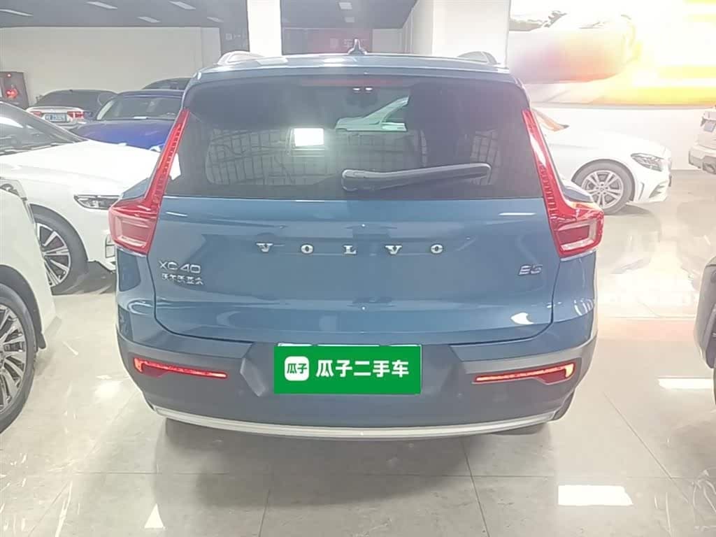 Volvo XC40 2023 — Фото 6/20