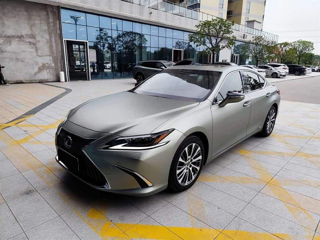 Lexus ES 2020 — Фото 1/10