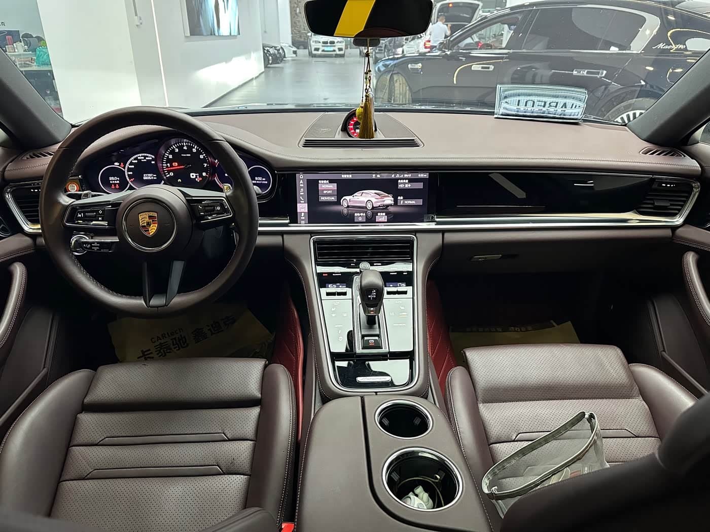 Porsche Panamera 2021 — Фото 11/18