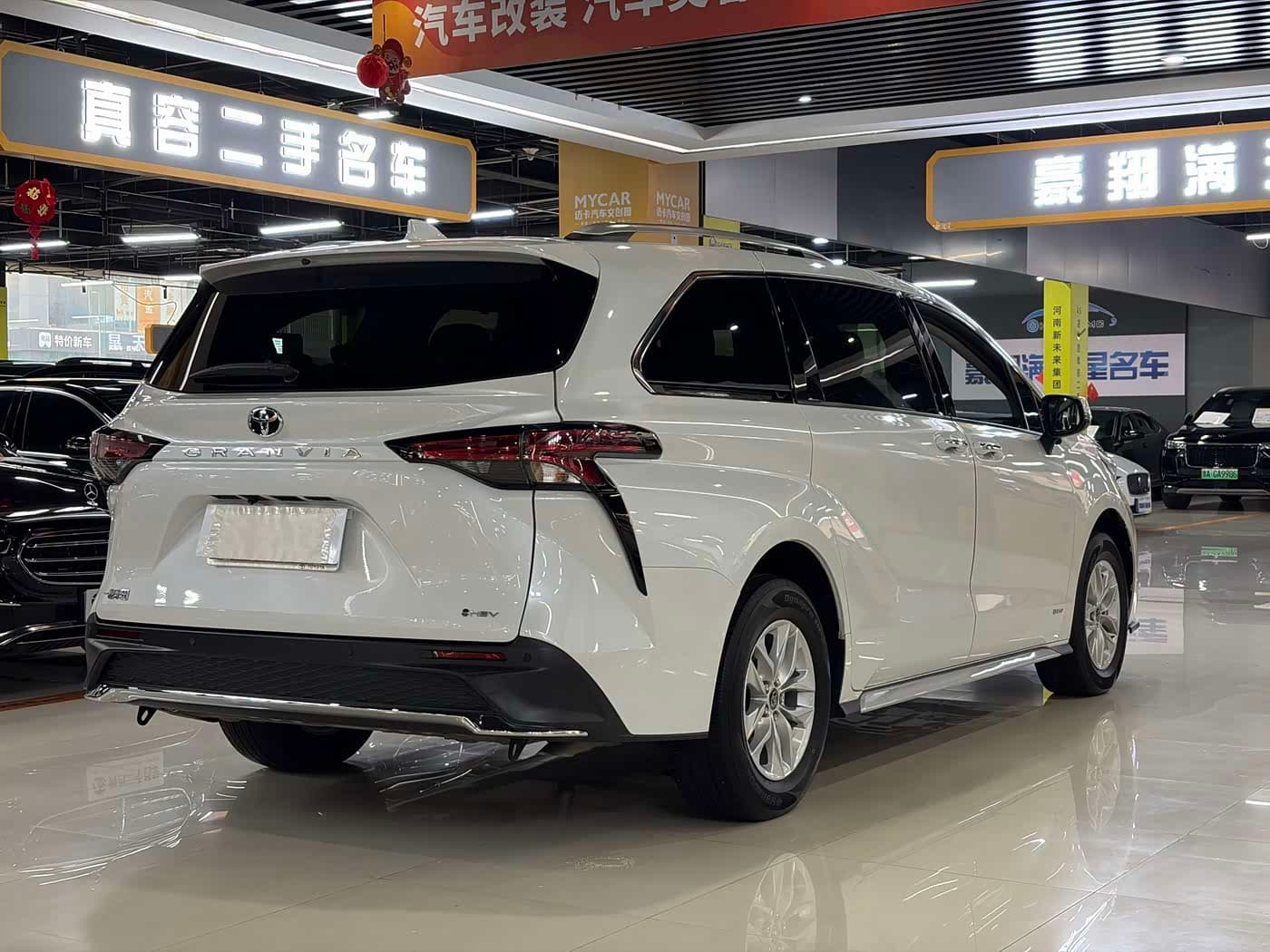Toyota Granvia 2025 — Фото 4/17