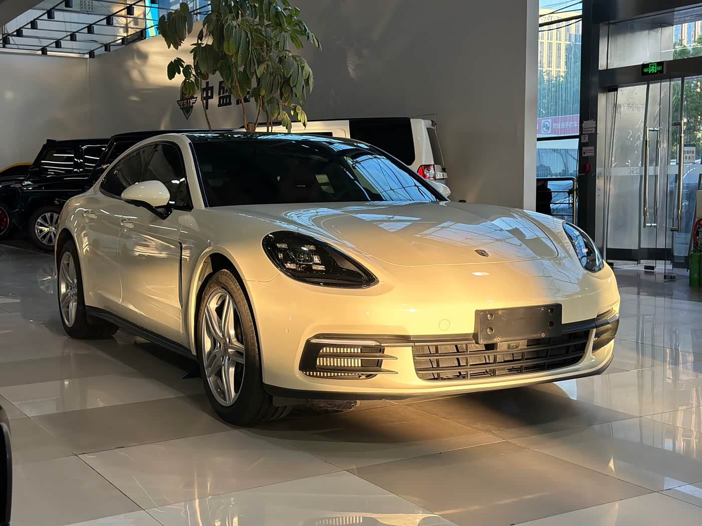 Porsche Panamera 2020 — Фото 2/20