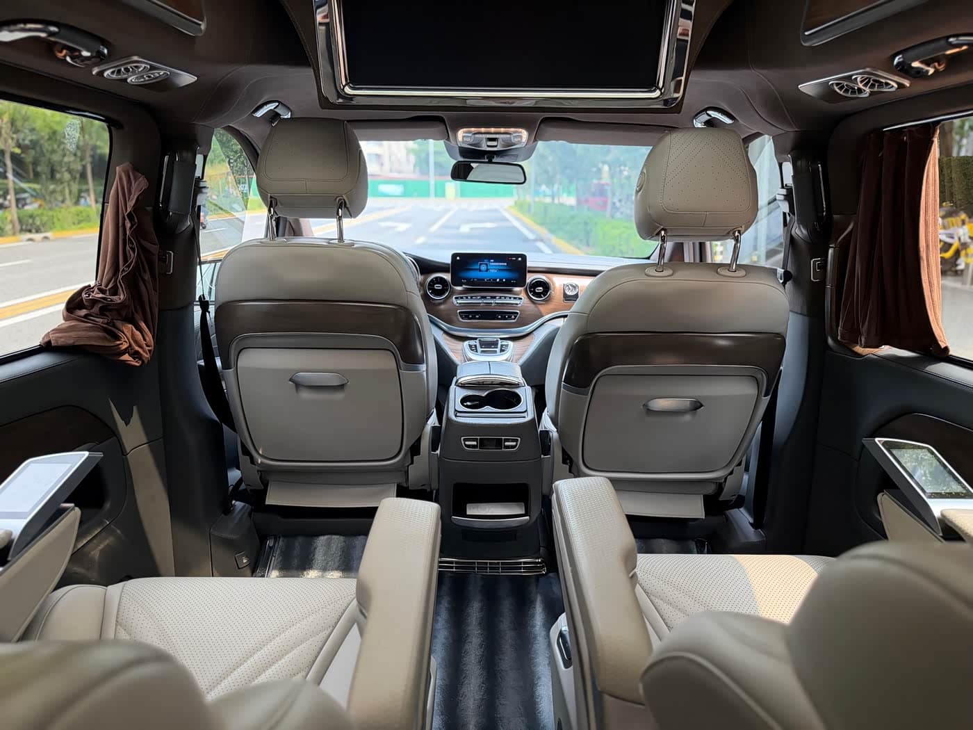 Mercedes-Benz V-Class 2021 — Фото 14/16