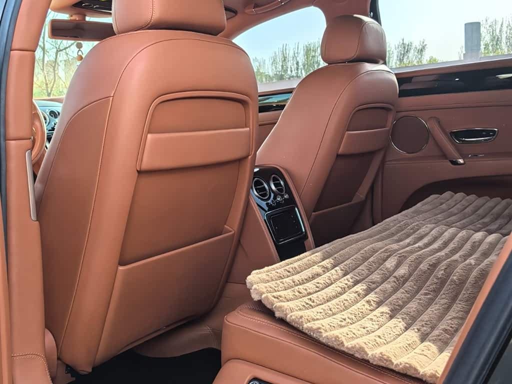 Bentley Flying Spur 2017 — Фото 8/13