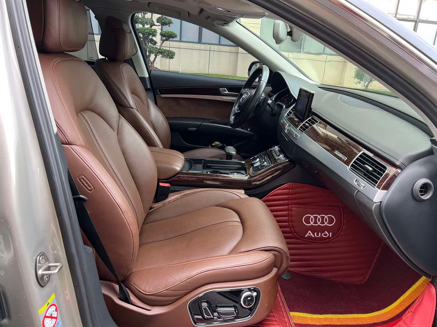 Audi A8 2015 — Фото 14/20