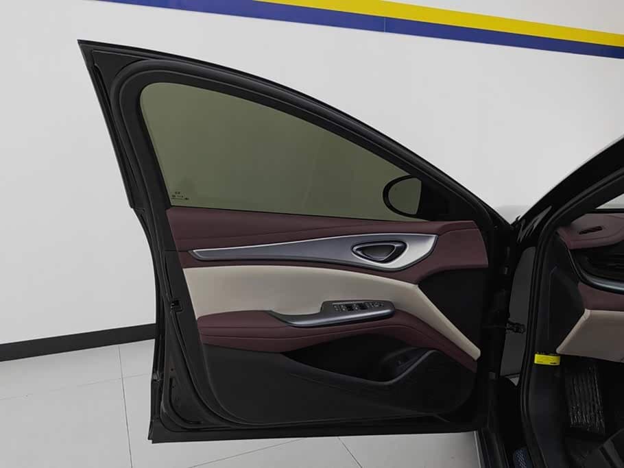 BYD Seal 07 DM-i 2024 — Фото 7/16
