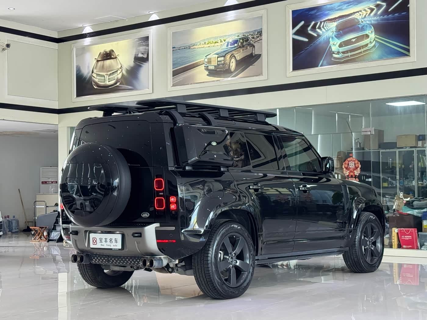 Land Rover Defender 2024 — Фото 17/20