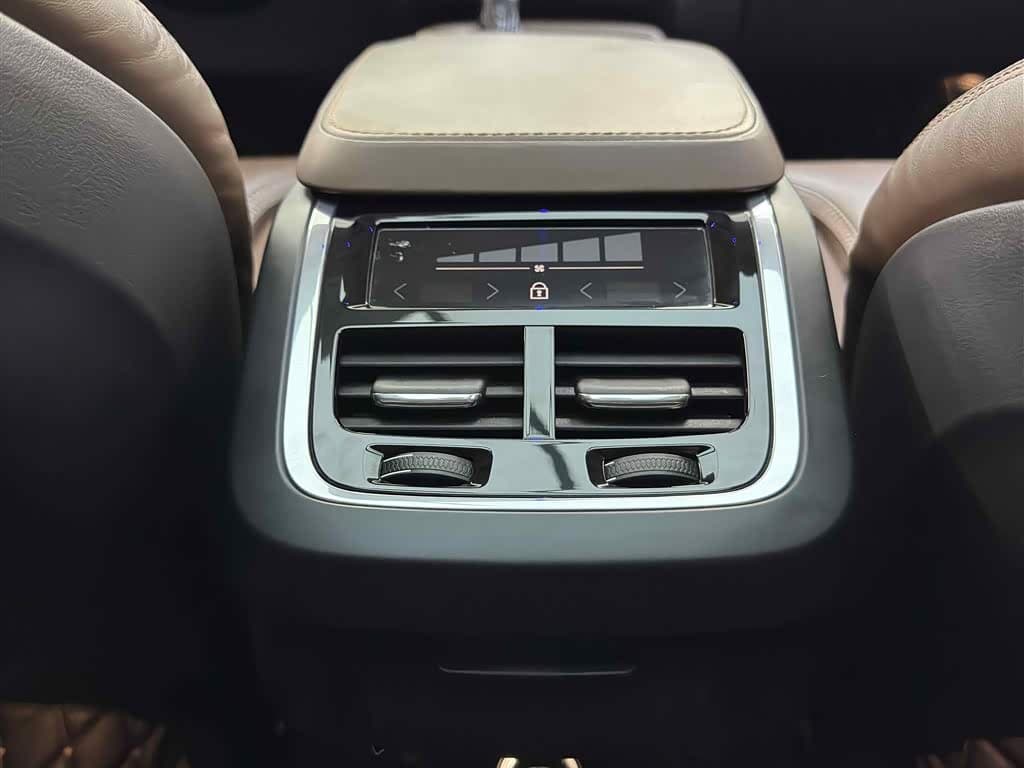 Volvo XC90 2020 — Фото 13/17