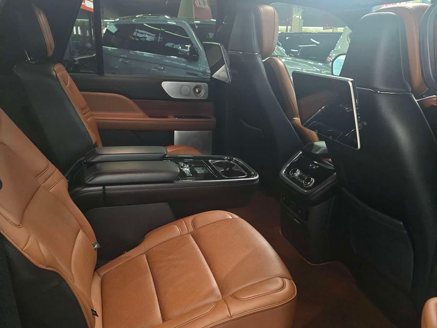 Lincoln Navigator 2019 — Фото 14/20