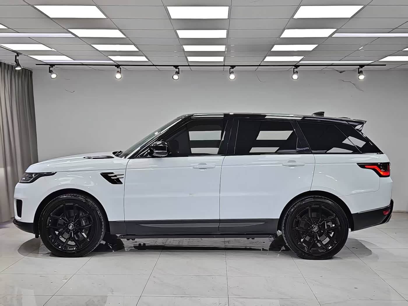 Land Rover Range Rover Sport PHEV 2021 — Фото 3/10