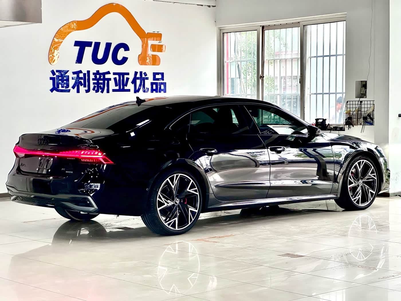 Audi A7L 2024 — Фото 6/20
