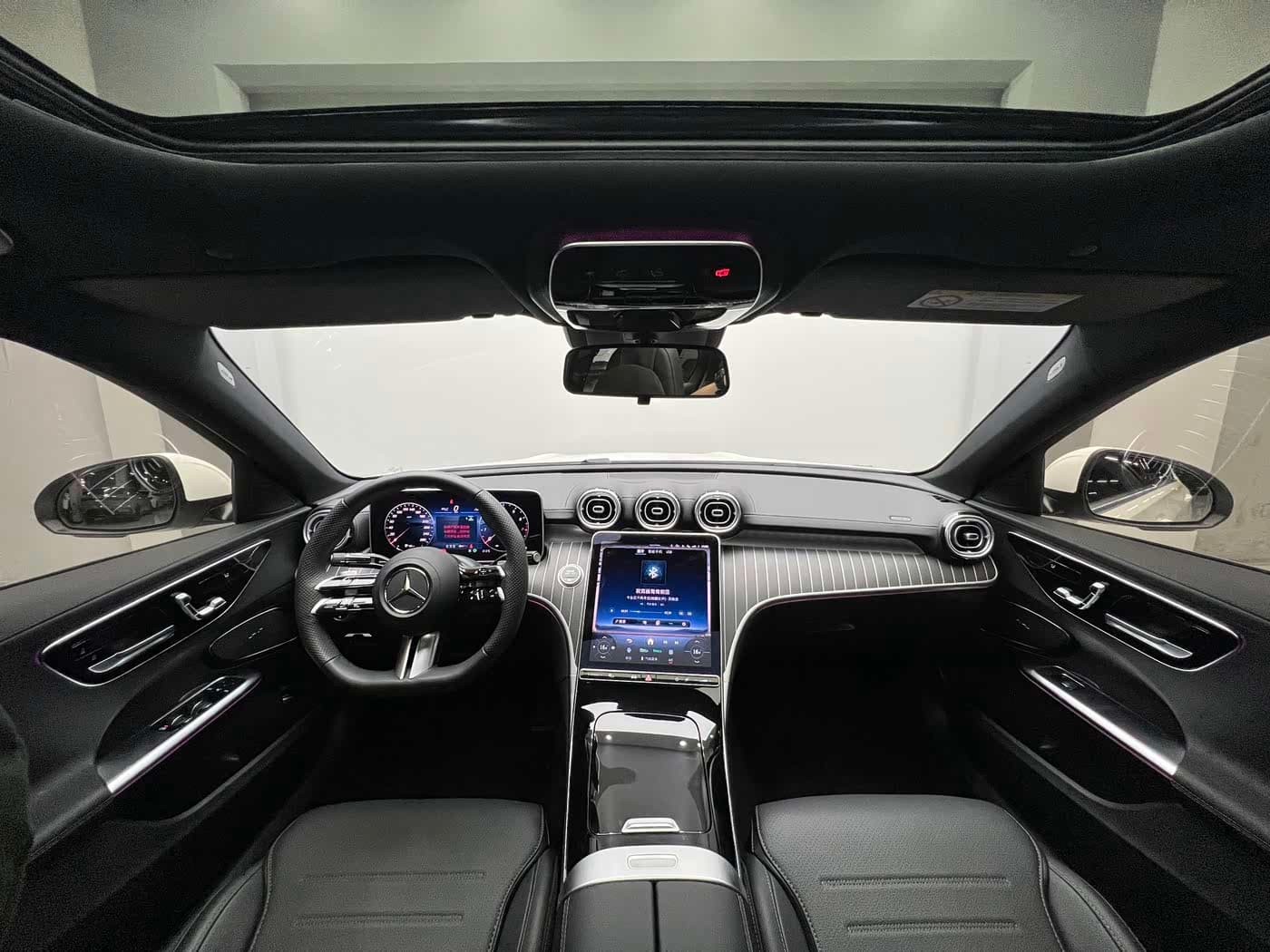 Mercedes-Benz C-Class 2025 — Фото 7/17