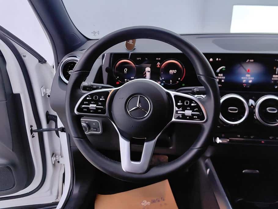 Mercedes-Benz GLB 2023 — Фото 15/16