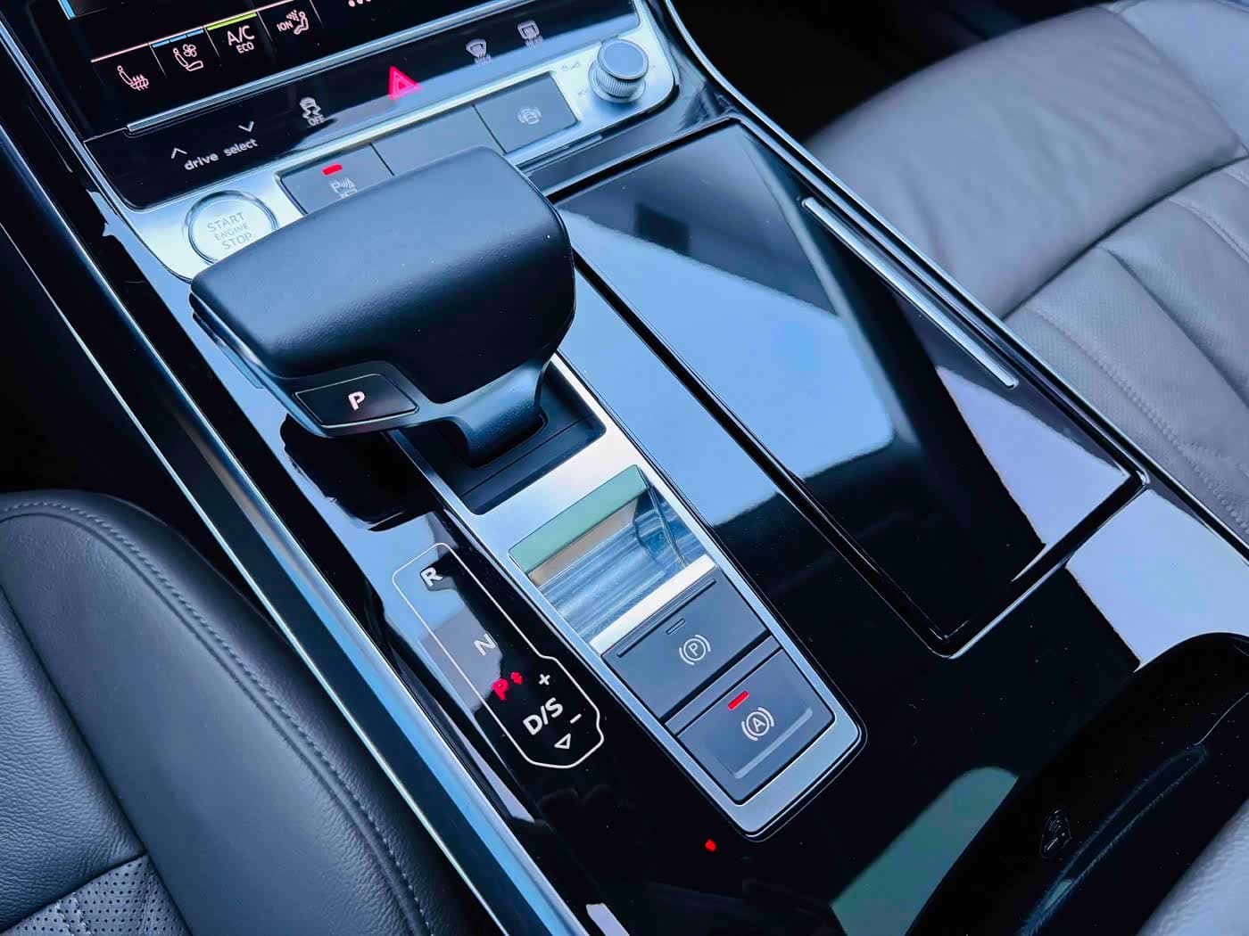 Audi A8 2019 — Фото 16/19