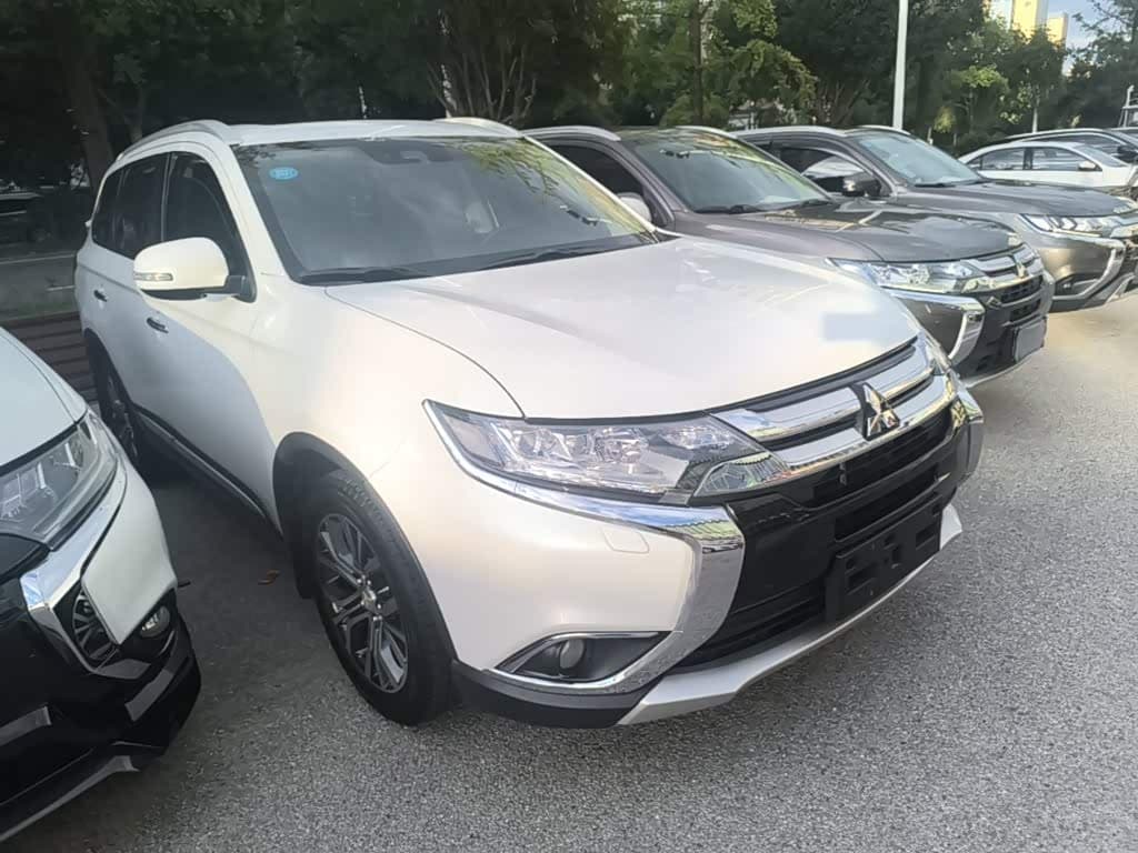 Mitsubishi Outlander 2019 — Фото 4/20