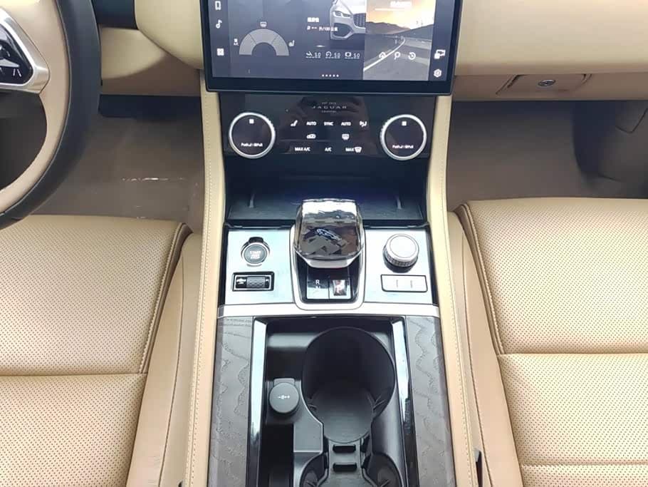 Jaguar XFL 2024 — Фото 16/16