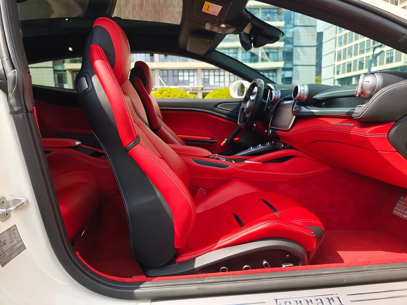 Ferrari GTC4Lusso 2019 — Фото 12/20