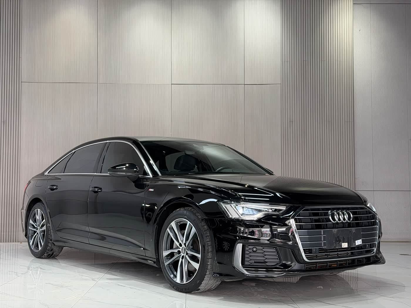 Audi A6L 2021 — Фото 3/15