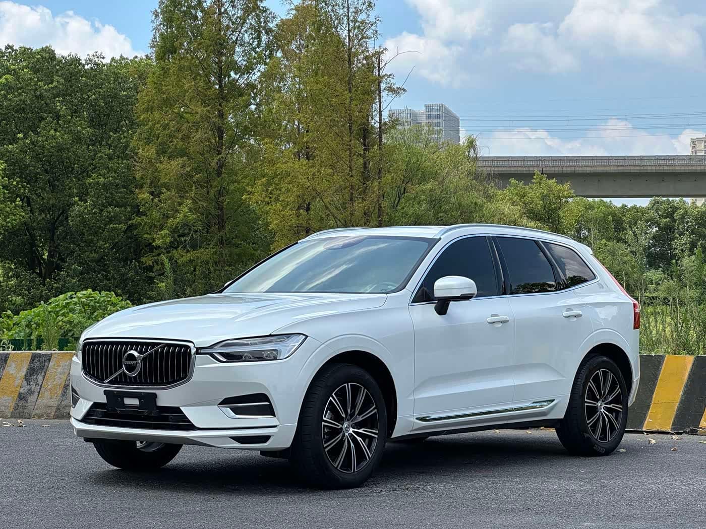 Volvo XC60 2019 — Фото 1/20