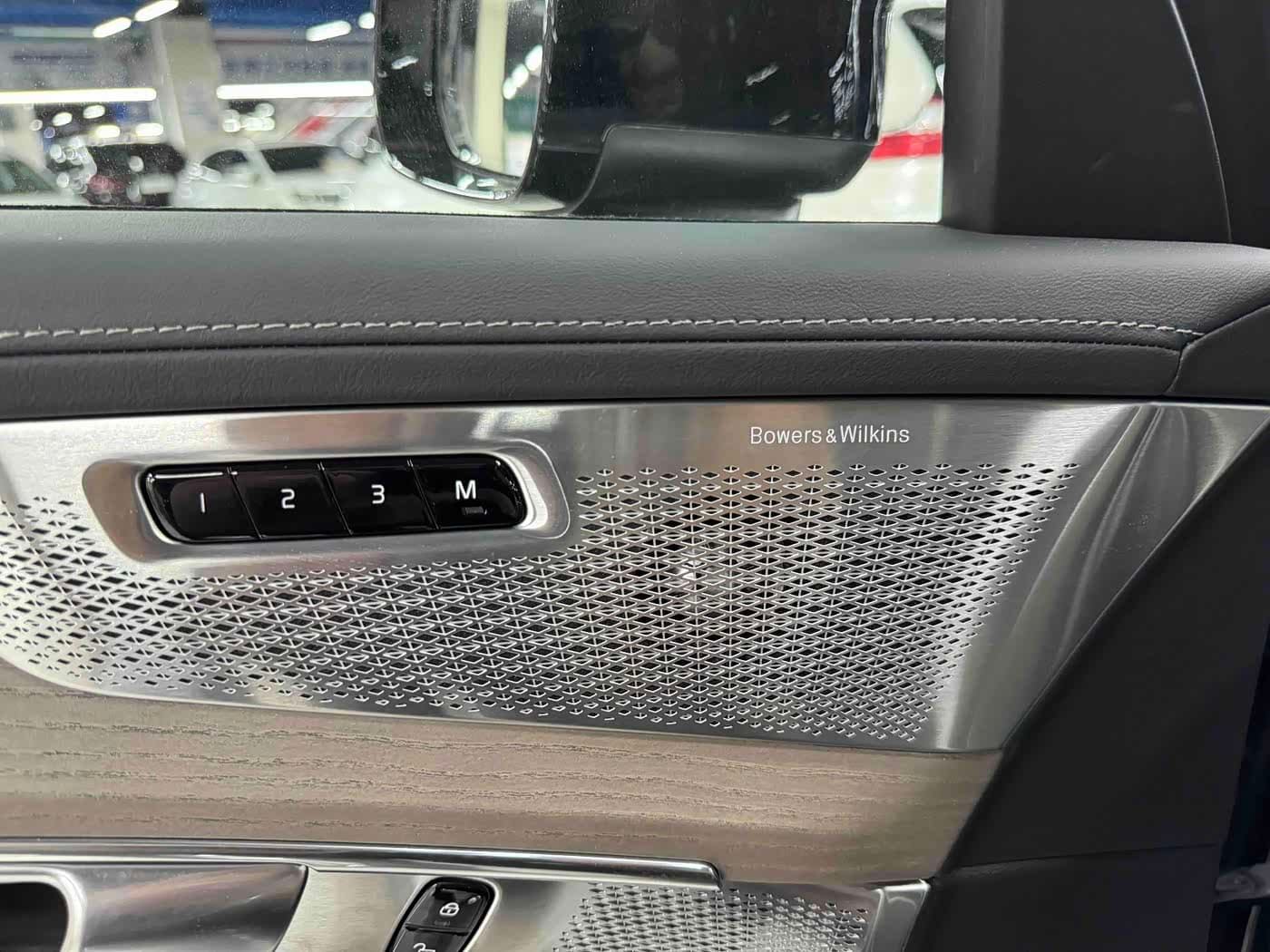 Volvo XC90 Plug-in Hybrid 2025 — Фото 13/20