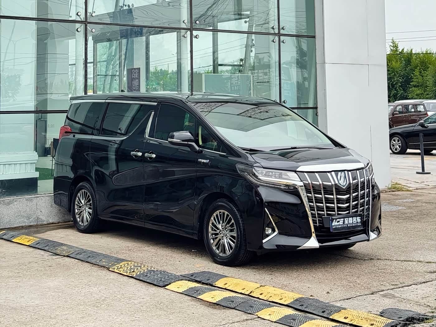 Toyota Alphard 2021 — Фото 3/20