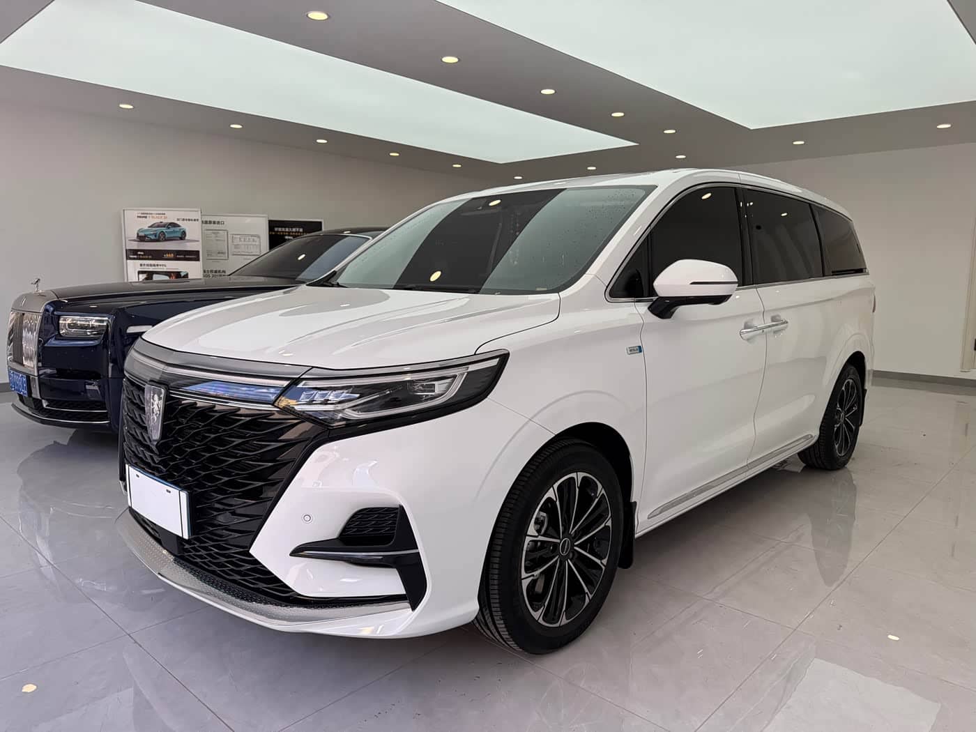 Roewe iMAX8, 2021