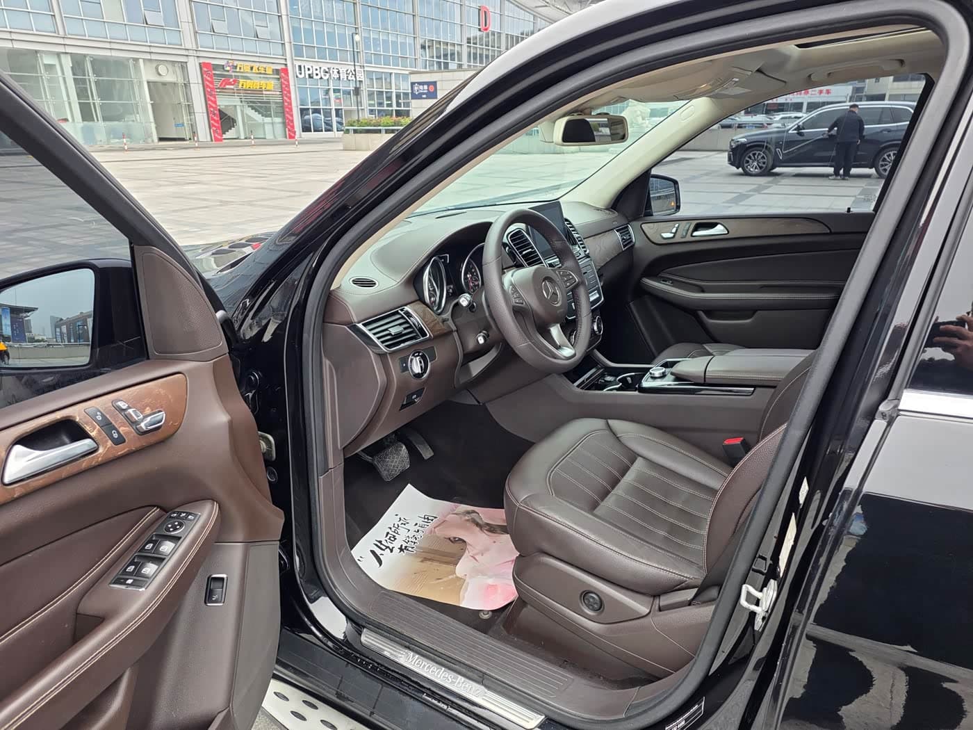 Mercedes-Benz GLE 2018 — Фото 4/18