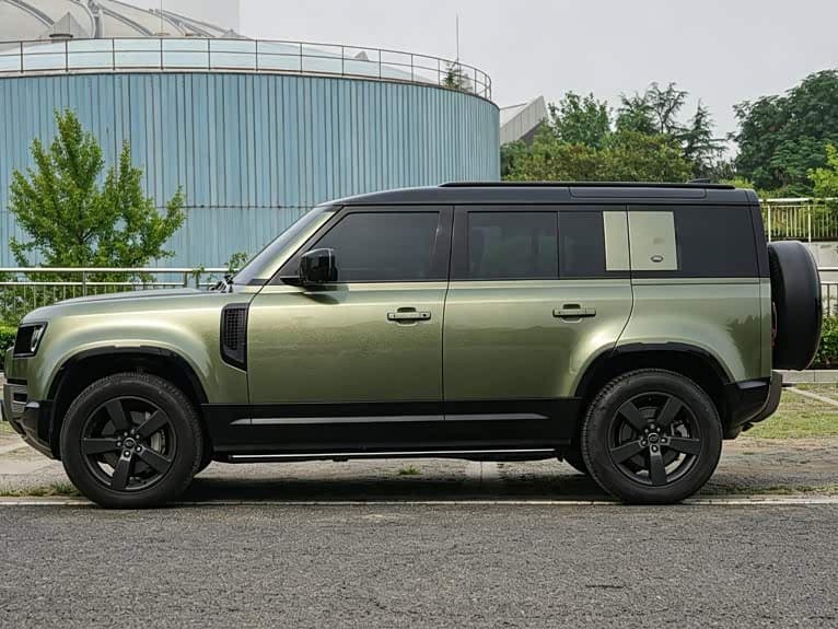 Land Rover Defender 2023 — Фото 10/20