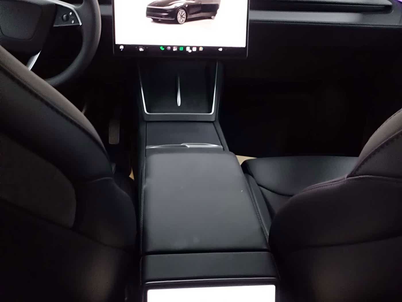 Tesla Model Y L 2026 — Фото 5/10
