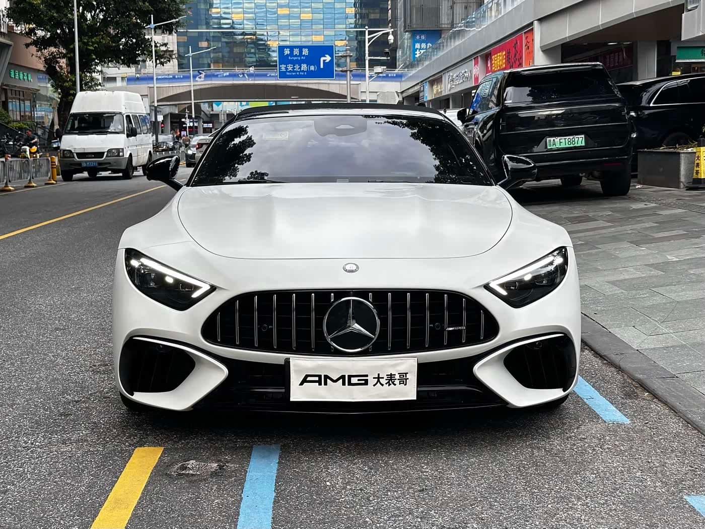 Mercedes-Benz SL-Class AMG 2025 — Фото 2/13