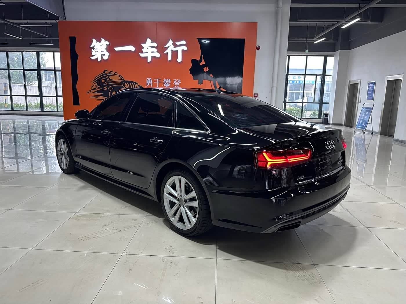 Audi A6L 2018 — Фото 4/11