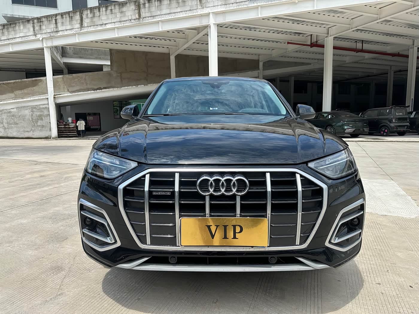 Audi Q5L 2023 — Фото 2/9
