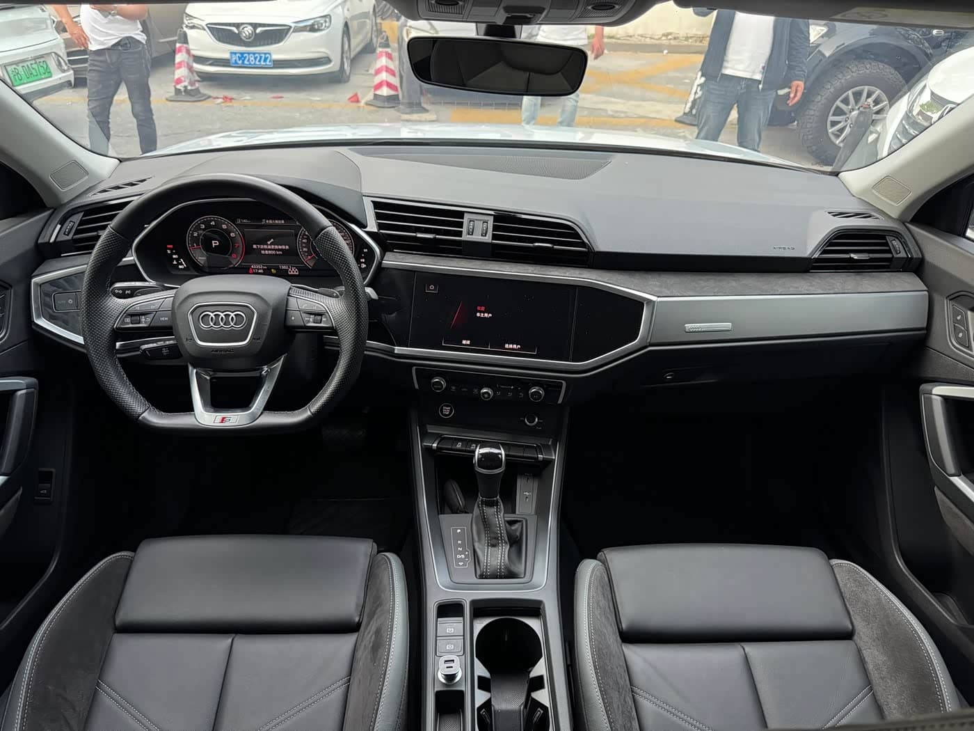 Audi Q3 Sportback 2023 — Фото 7/13