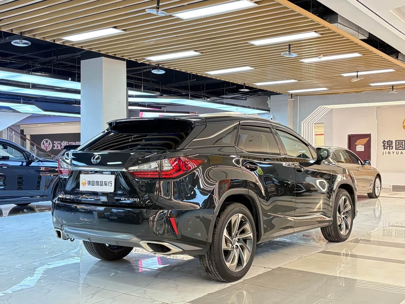 Lexus RX 2019 — Фото 5/20