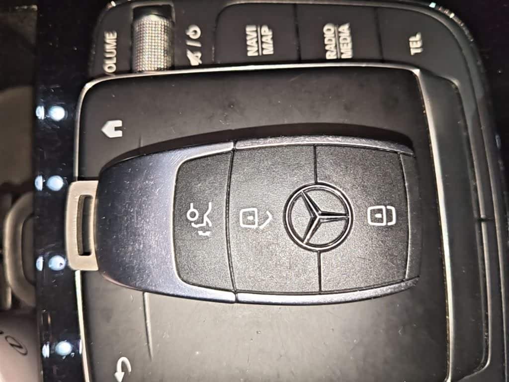 Mercedes-Benz GLB 2020 — Фото 9/20