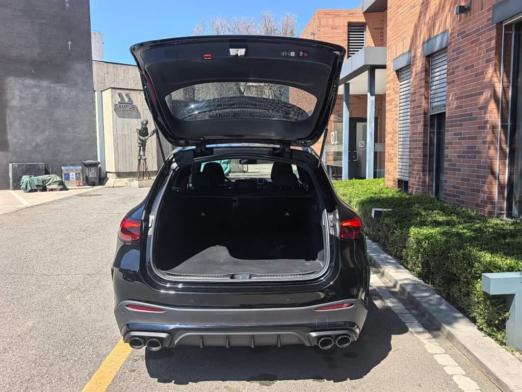 Mercedes-Benz GLC AMG 2025 — Фото 10/20